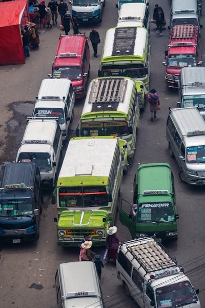 Cómo la IA anticipa los bloqueos con semántica y estacionalidad