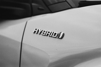 Sedán híbrido: la elección que persiste frente a los SUV