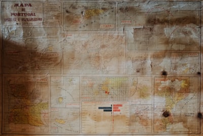 Teorema de la variedad central para mapas a lo largo de variedades de puntos fijos