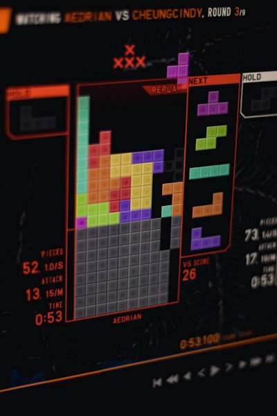 WARP: Benchmark de arranque en caliente primal-dual para solucionadores de punto interior