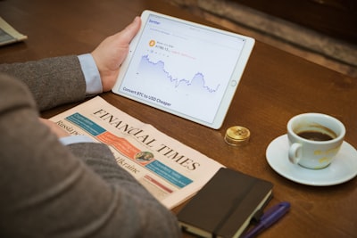 FinTexTS: Dataset financiero de series temporales y texto con emparejamiento semántico multinivel
