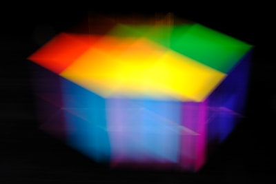 Optimización bayesiana categórica-continua con núcleos de mezcla espectral