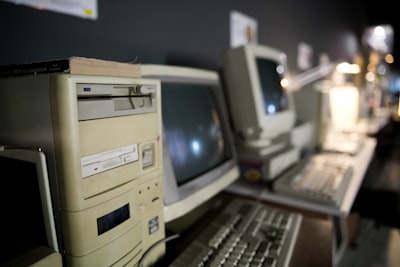 Factores que determinan el costo de actualizar software obsoleto con una solución personalizada.