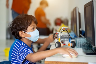¿Quién se beneficia más de la automatización en la administración educativa?