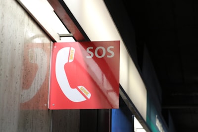 Diagnóstico del sesgo de sobrellamada en agentes LLM