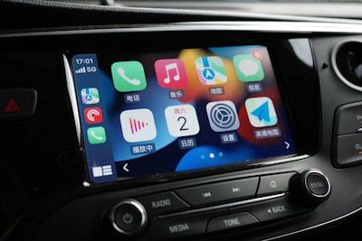 Apple podría habilitar ChatGPT en CarPlay