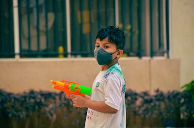 ¿Cómo usar gas lacrimógeno en niños?