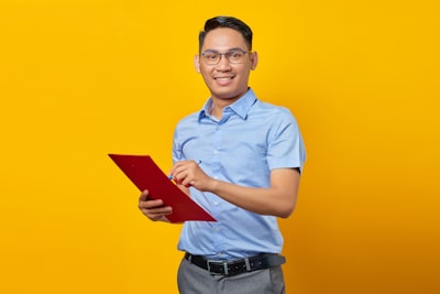 Cómo un empleado digital de IA puede beneficiar a tu negocio