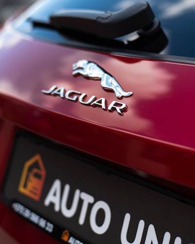 Ataque cibernético de Jaguar Land Rover afecta producción de automóviles en el Reino Unido.
