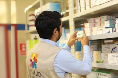 Estudio de Caso: Predicción del Abandono de Clientes en Farmacias y Bienestar Indias