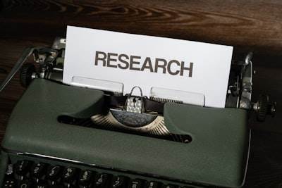 Introduciendo DRBench: Un marco empresarial realista para pruebas de investigación sobre inteligencia profunda de ServiceNow