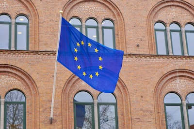Comience a eliminar las aprobaciones manuales de documentos en Europa 2026 - Descubrimiento gratuito