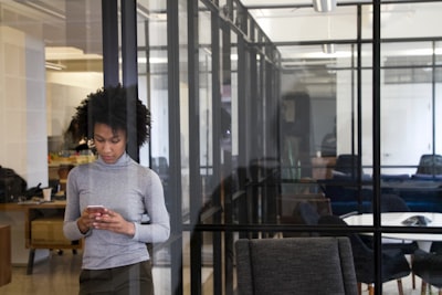 Beneficios de contratar empleados digitales.