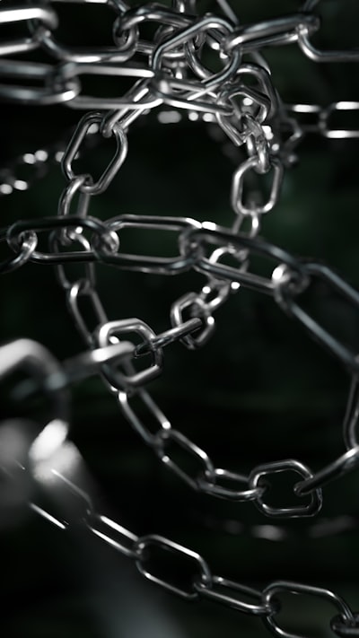 Cadenas Causales como Representaciones Intermedias Explicables
