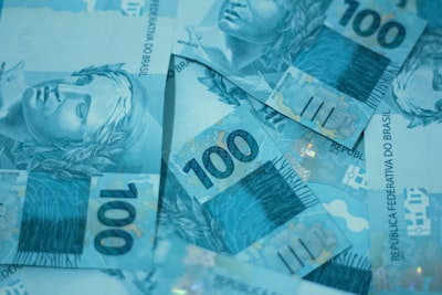 Grokking como inferencia estructural: transformers y billetes de lotería bayesianos