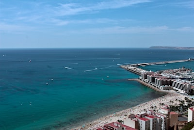 Mejores empresas de redacción de IA para anuncios en Alicante