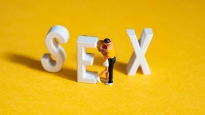 La inteligencia artificial introduce sexo en un entorno de oficina aburrido