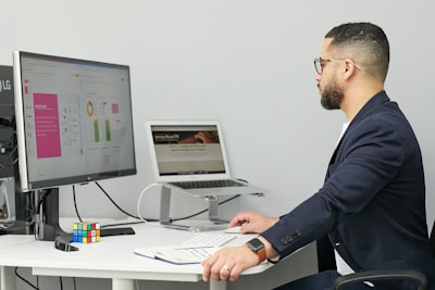 ¿Cómo conectarse a bases de datos o APIs?