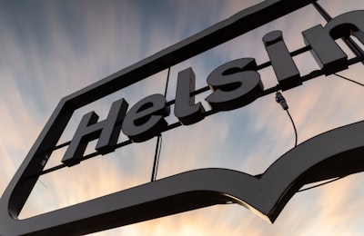 HepScript: DSL para flujos colaborativos humano-IA en física de altas energías