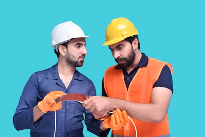 Mejores empresas para automatizar comunicación con contratistas en Sevilla