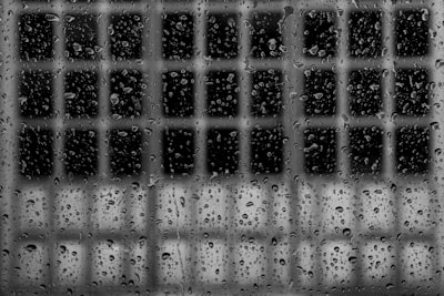 Liberación dirigida de nanotransportador con gradiente microflúidico bio-responsivo