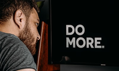 Características clave de un proveedor de anuncios creativos de IA
