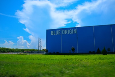 Blue Origin pausa vuelos turísticos para trabajar en aterrizadores lunares
