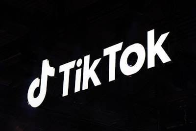 TikTok: Recomendación de Contenido Porno para Menores Según Informe