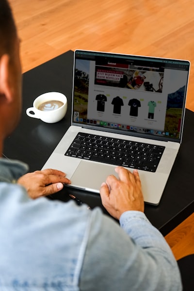 ¿Puede una aplicación web personalizada adaptarse a mis necesidades comerciales específicas?