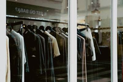 Diseño de tienda en línea frente a retail tradicional: Comparación completa