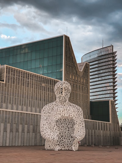 Top 20 empresas para contratar empleados virtuales de IA en Zaragoza