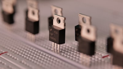 Aislamiento de fallos en monolitos: el experimento del Circuito