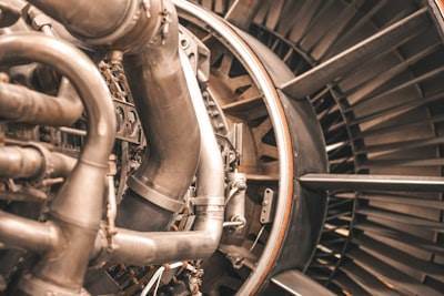 Arquitecturas híbridas Rule Engine + LLM