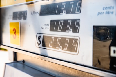 Cómo afecta la bajada de gasolina a las pequeñas empresas