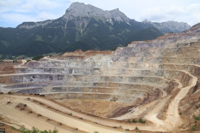 Planificación minera adaptativa con POMDP ante incertidumbre geológica