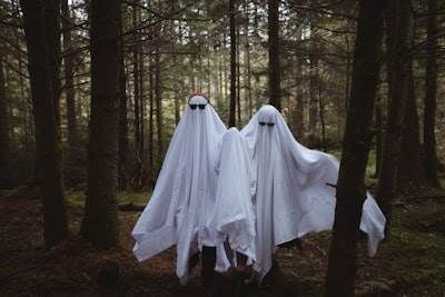 Threads Reveal Postmortem Ghosts: Share Without Pressure of Permanence