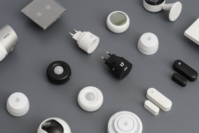 Evita errores costosos: 7 dispositivos smart home imprescindibles