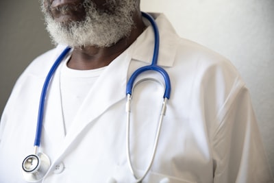 Evaluation of racial disparities in healthcare expenditures through changes in the mediator distribution
