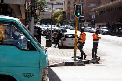 Aplicación de reglas comerciales en agentes de IA para llamar a la policía