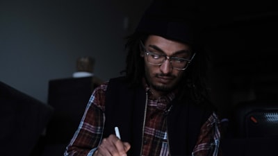 Construyendo Dreim Paper: un canal de YouTube Shorts para la poesía de Reddit