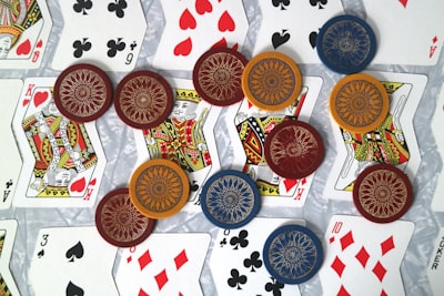 Más allá de los sufijos: La posición de tokens en ataques adversariales GCG