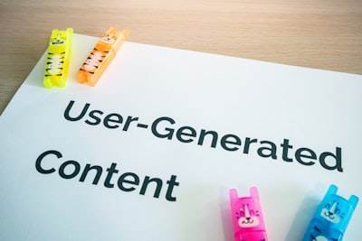 Cómo funciona la moderación de contenido automatizada