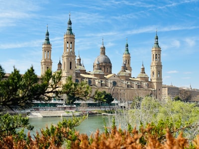 Top 3 Empresas de IA para asistente virtual en Zaragoza