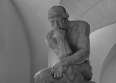 Escalando el razonamiento de LLM a través de la evolución de la política en tiempo de prueba
