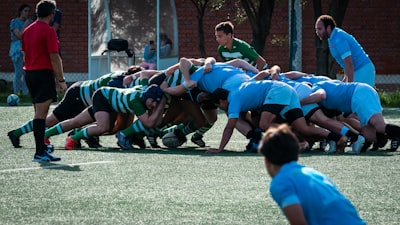 Pronóstico probabilístico sin entrenamiento para series temporales con grupos estacionales conformales
