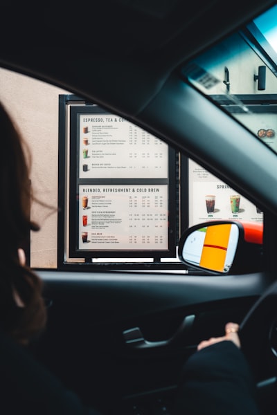 ¿Los documentos de SharePoint incluyen resúmenes automáticos en tableros de control o informes?