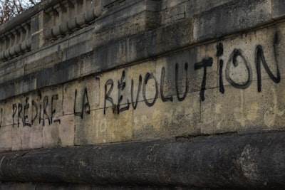 La Revolución de Doble Filo