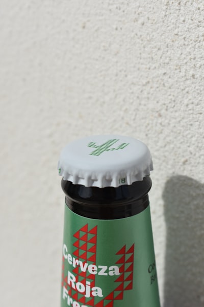 OVA-IB: Alineación Multimodal con Cuello de Botella de Información Uno contra Todos