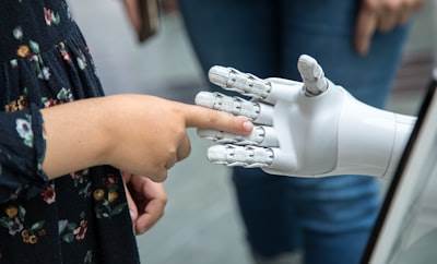 Cómo la IA impulsa la innovación en sectores sostenibles