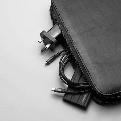 160W GaN charger: charges laptop, tablet and mobile at the same time